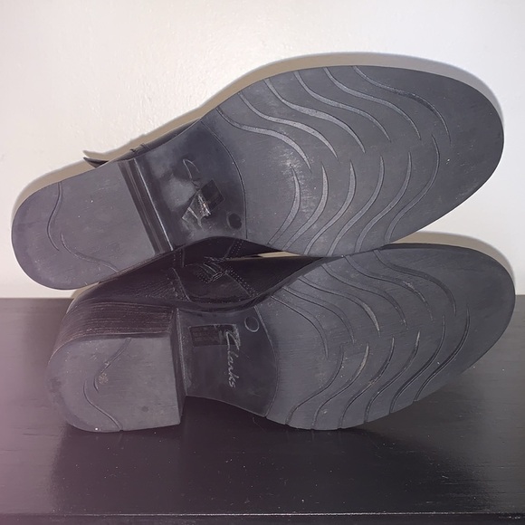 Clarks Leather and Suede Stacked Heel Boots. Size 10. - Picture 7 of 13